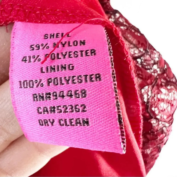 Betsey Johnson Red Lace Dress Size 8 Holiday Party Fit and Flare Flirty Festive - Picture 4 of 7